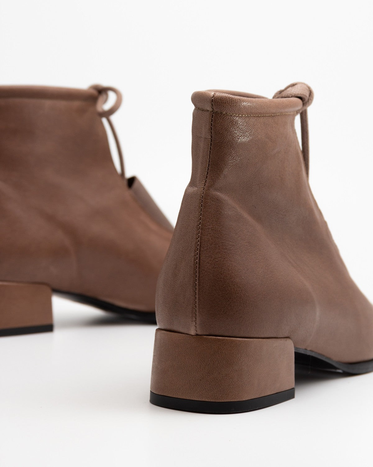 Sample Dana Taupe