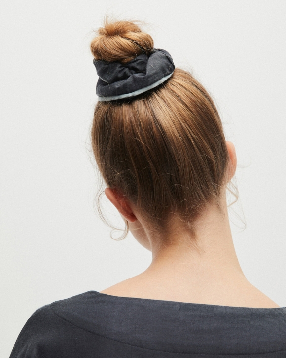 SCRUNCHIE GREY 2