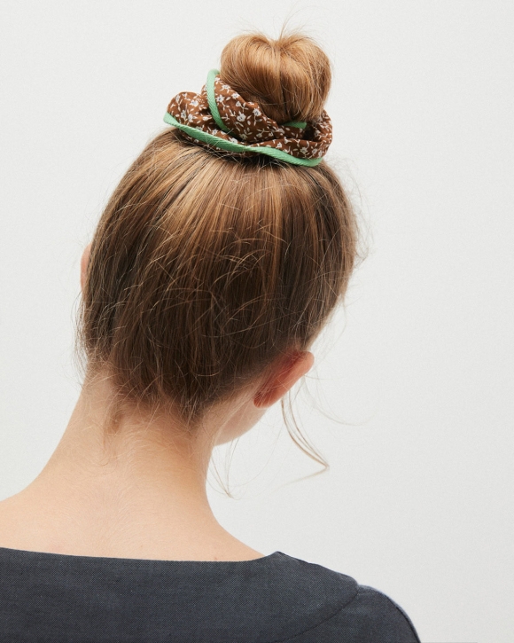 SCRUNCHIE BROWN 2