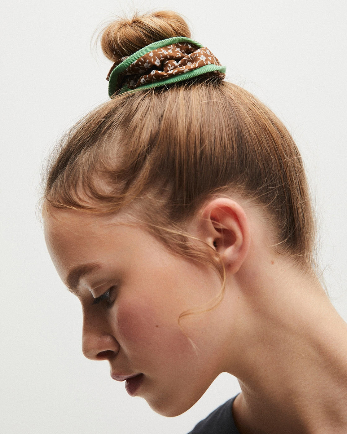 SCRUNCHIE BROWN