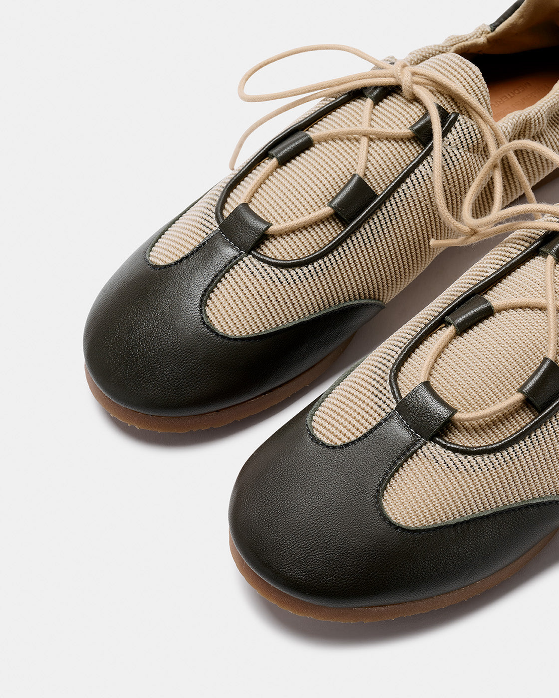 랄루카 올리브 메시