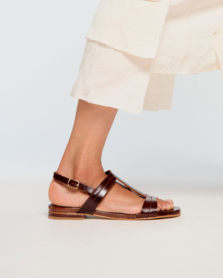 알테아 브라운 에나멜 가죽