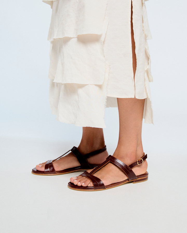 알테아 브라운 에나멜 가죽