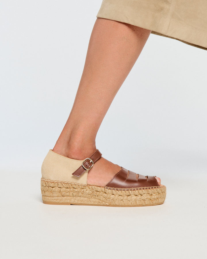 거친 갈색 침묵